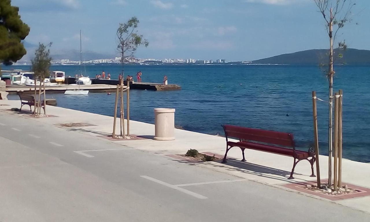 Apartman Figaro Pogled Od Milijun Dolara, 2 Tusa, 2 Wc Каштела Екстер'єр фото