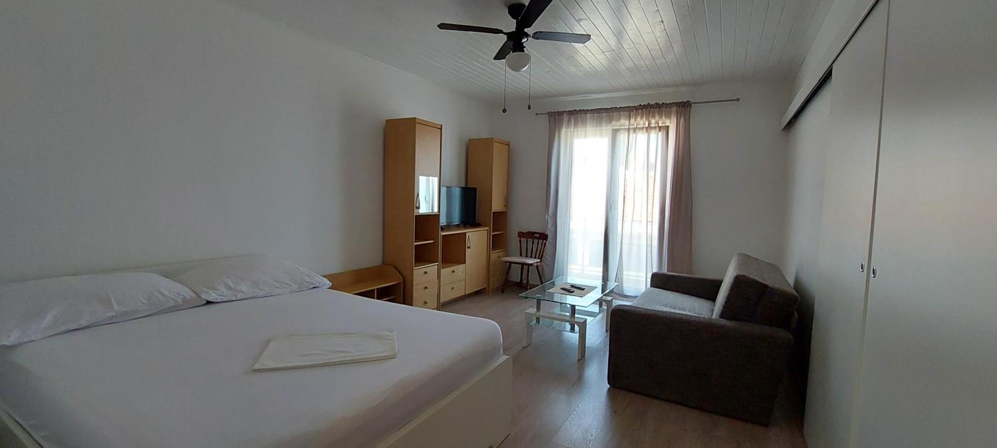 Apartman Figaro Pogled Od Milijun Dolara, 2 Tusa, 2 Wc Каштела Екстер'єр фото